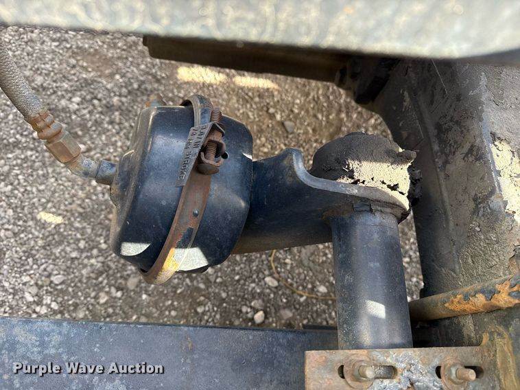 image for item EG5678 2000 Freightliner FLD semi truck