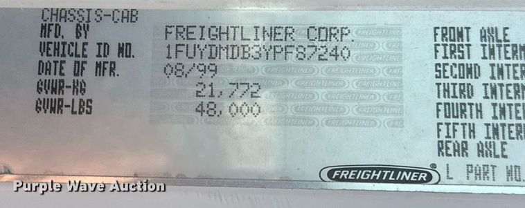 image for item EG5678 2000 Freightliner FLD semi truck