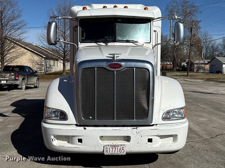 image for item EN0304 2013 Peterbilt 386 