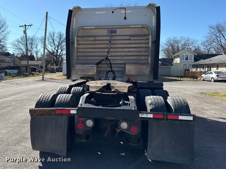 image for item EN0304 2013 Peterbilt 386 