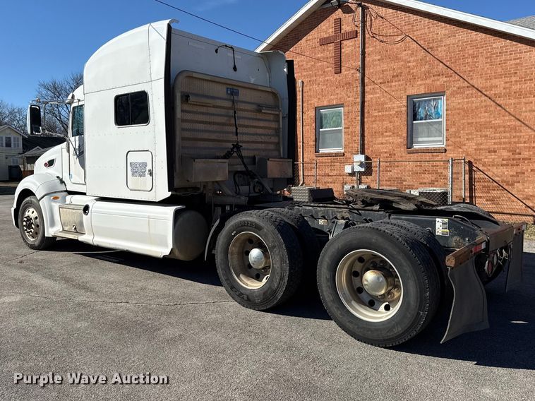 image for item EN0304 2013 Peterbilt 386 