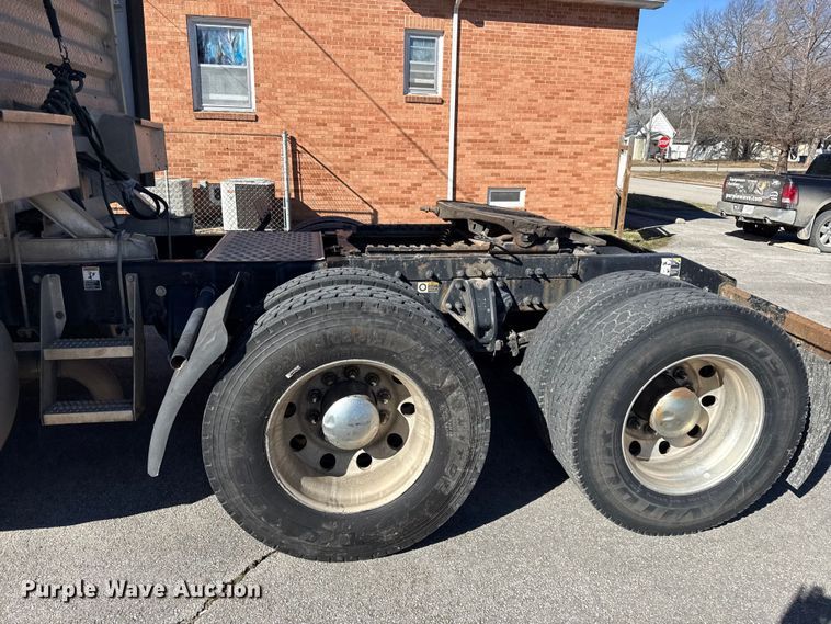 image for item EN0304 2013 Peterbilt 386 