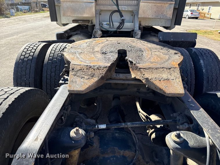 image for item EN0304 2013 Peterbilt 386 