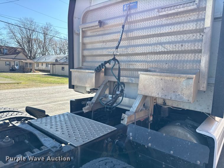 image for item EN0304 2013 Peterbilt 386 