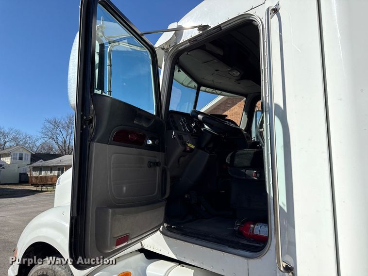 image for item EN0304 2013 Peterbilt 386 