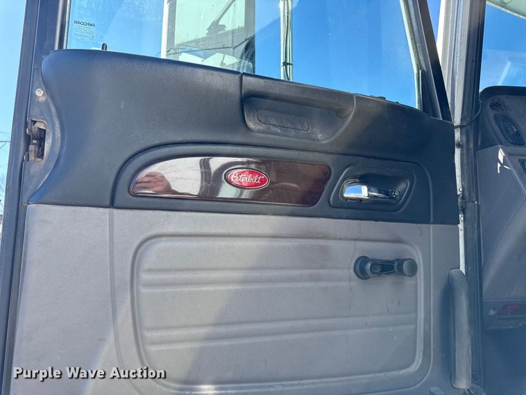 image for item EN0304 2013 Peterbilt 386 