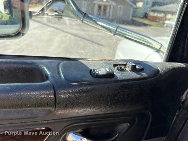 image for item EN0304 2013 Peterbilt 386 