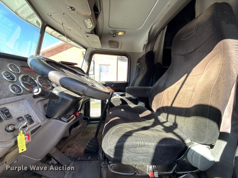 image for item EN0304 2013 Peterbilt 386 