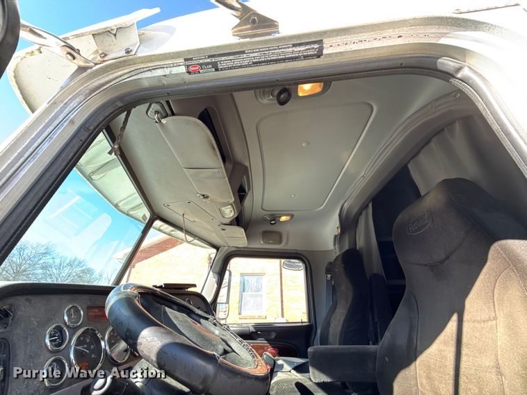 image for item EN0304 2013 Peterbilt 386 