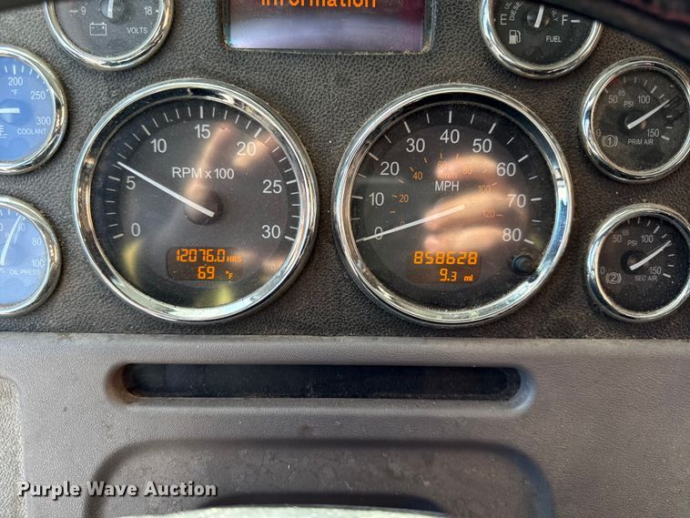 image for item EN0304 2013 Peterbilt 386 