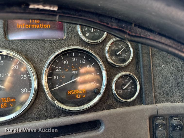 image for item EN0304 2013 Peterbilt 386 