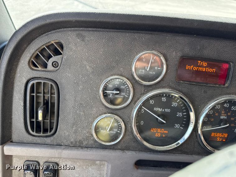 image for item EN0304 2013 Peterbilt 386 