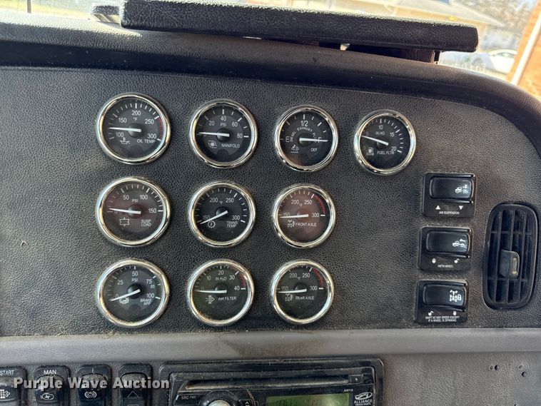 image for item EN0304 2013 Peterbilt 386 