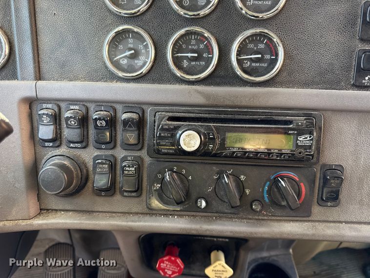 image for item EN0304 2013 Peterbilt 386 