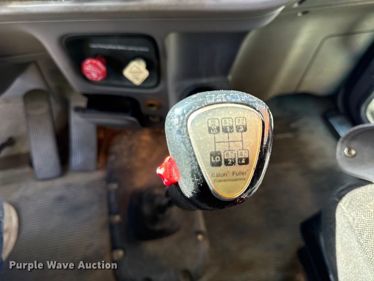 image for item EN0304 2013 Peterbilt 386 