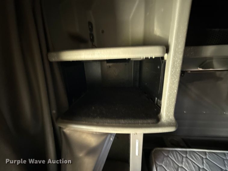 image for item EN0304 2013 Peterbilt 386 