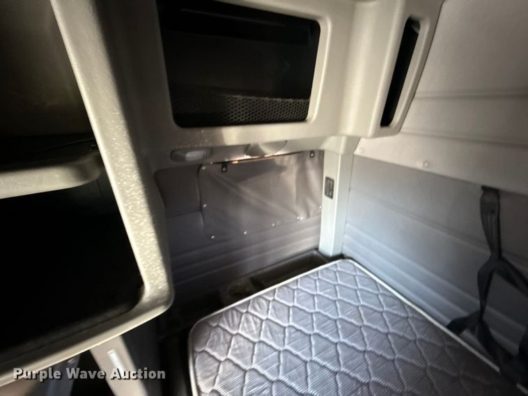 image for item EN0304 2013 Peterbilt 386 