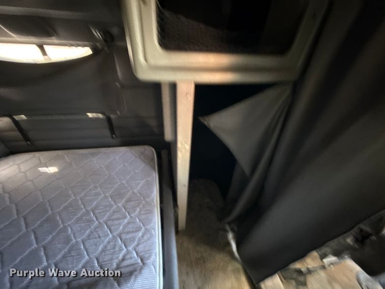 image for item EN0304 2013 Peterbilt 386 