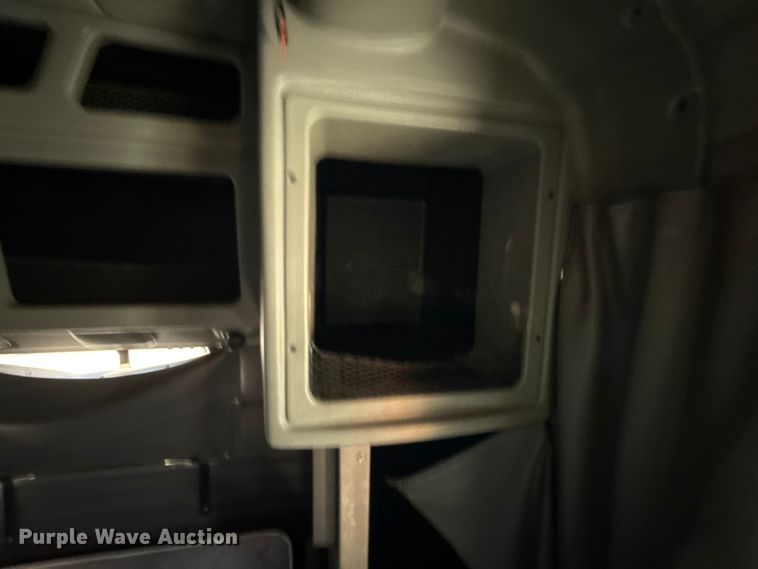 image for item EN0304 2013 Peterbilt 386 