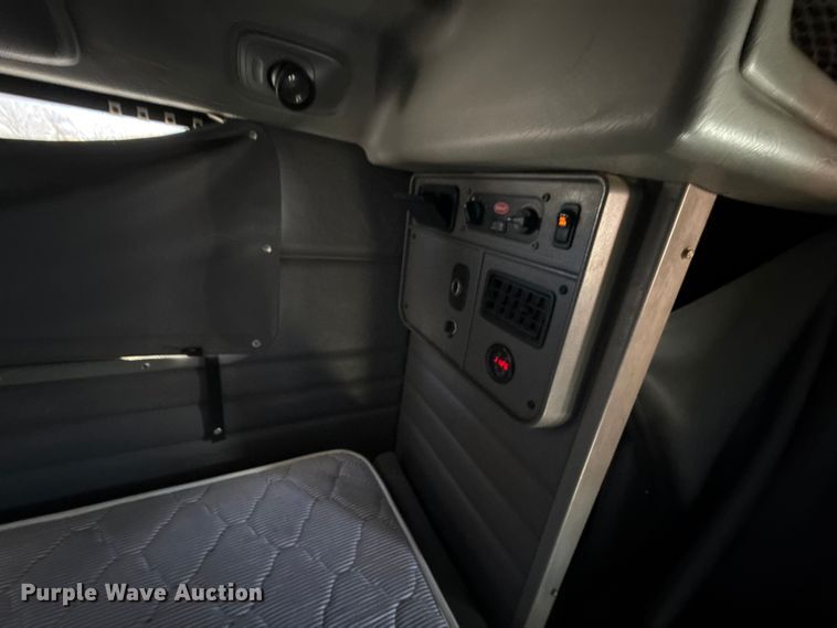 image for item EN0304 2013 Peterbilt 386 