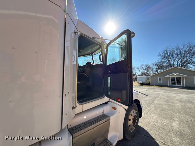 image for item EN0304 2013 Peterbilt 386 