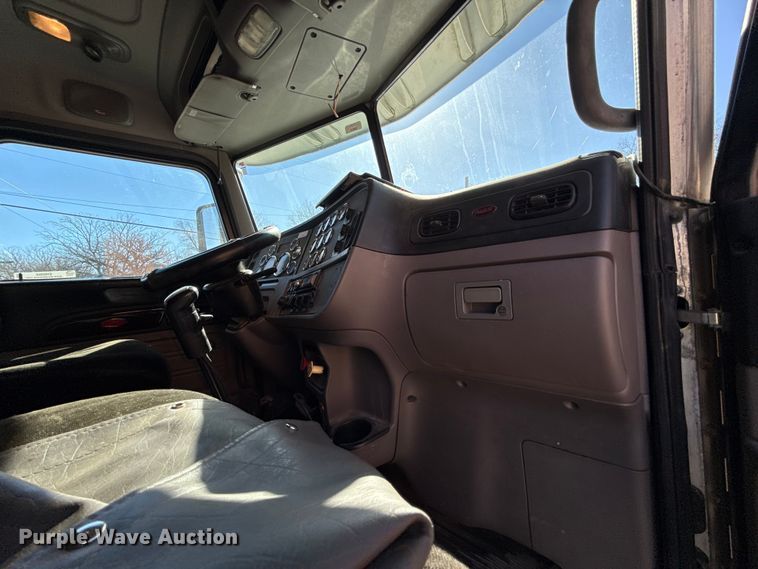 image for item EN0304 2013 Peterbilt 386 
