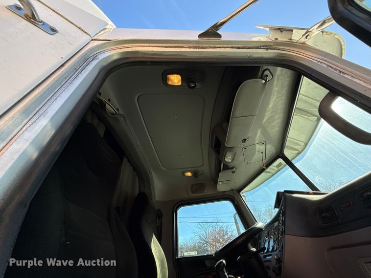 image for item EN0304 2013 Peterbilt 386 