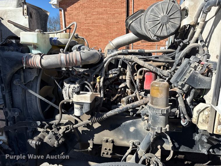 image for item EN0304 2013 Peterbilt 386 