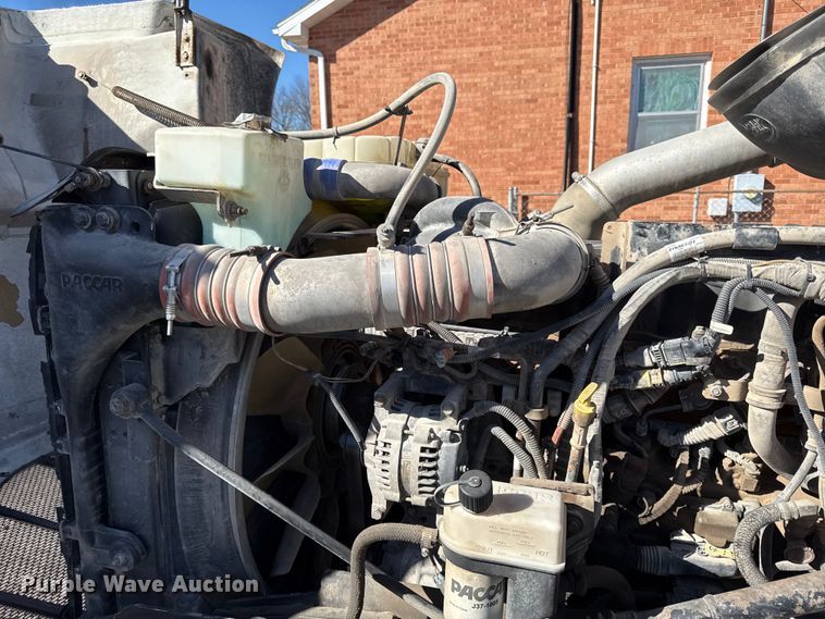 image for item EN0304 2013 Peterbilt 386 