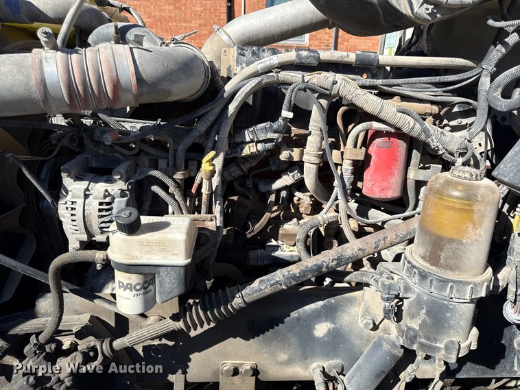 image for item EN0304 2013 Peterbilt 386 