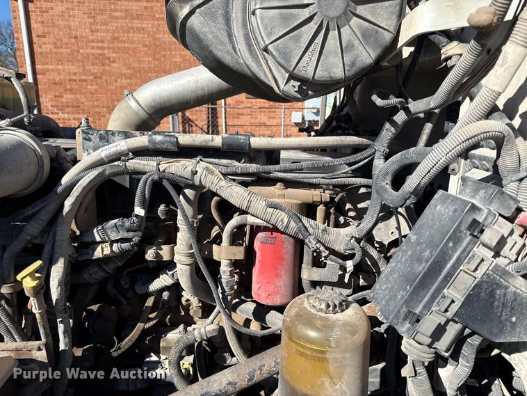 image for item EN0304 2013 Peterbilt 386 