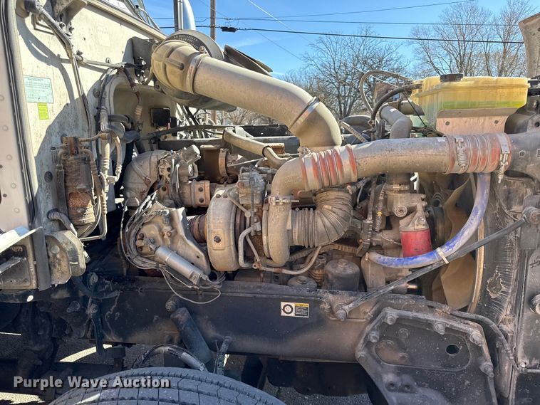 image for item EN0304 2013 Peterbilt 386 