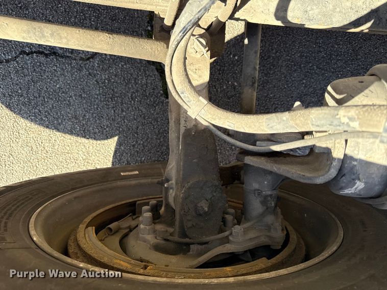 image for item EN0304 2013 Peterbilt 386 