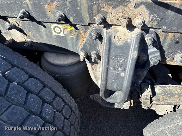 image for item EN0304 2013 Peterbilt 386 