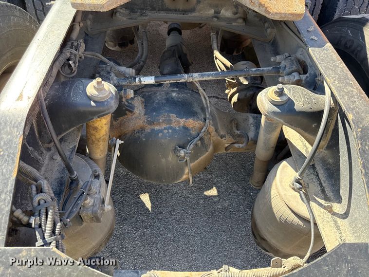 image for item EN0304 2013 Peterbilt 386 