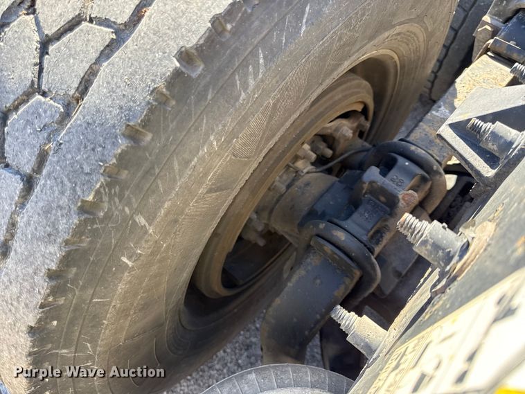 image for item EN0304 2013 Peterbilt 386 