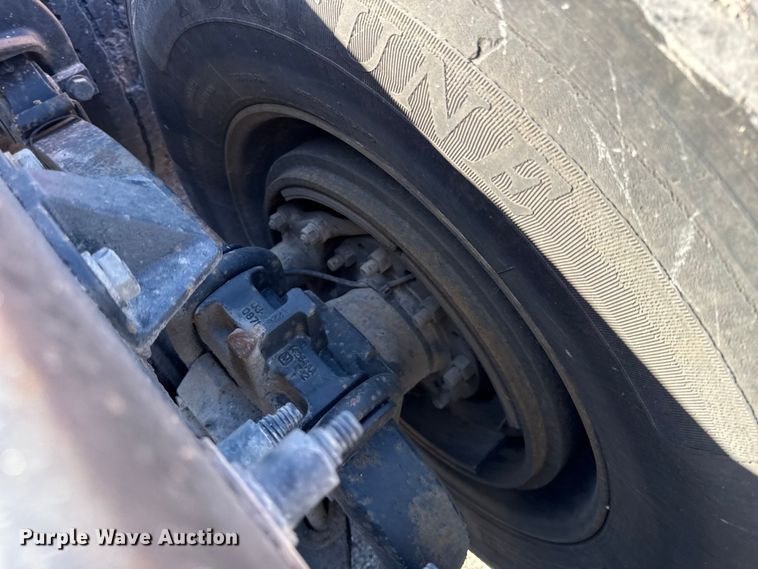 image for item EN0304 2013 Peterbilt 386 