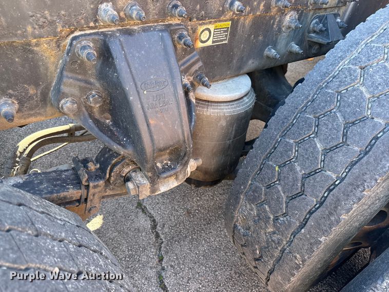 image for item EN0304 2013 Peterbilt 386 