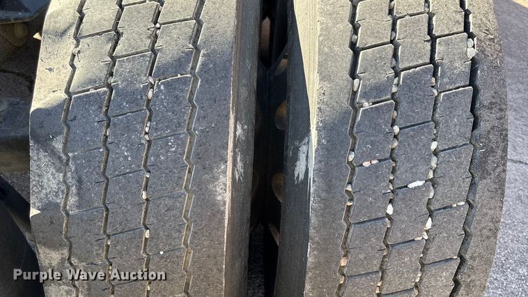 image for item EN0304 2013 Peterbilt 386 