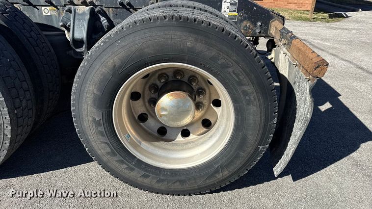 image for item EN0304 2013 Peterbilt 386 