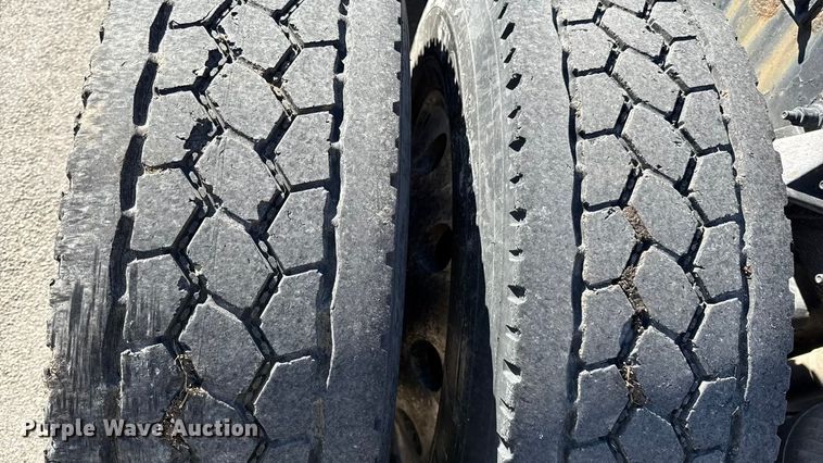 image for item EN0304 2013 Peterbilt 386 