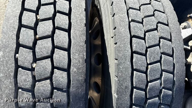 image for item EN0304 2013 Peterbilt 386 