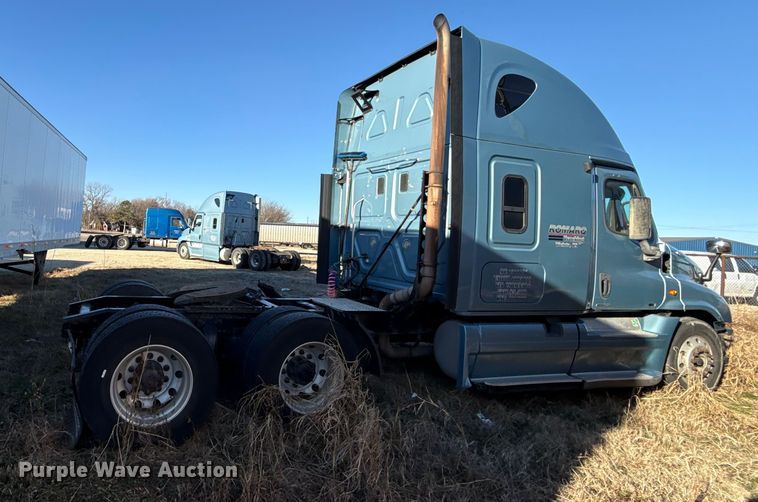 image for item EN0479 2012 Freightliner Cascadia 125 semi truck
