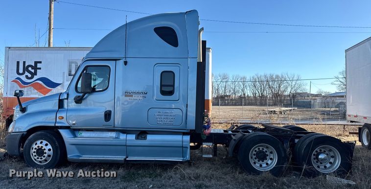 image for item EN0479 2012 Freightliner Cascadia 125 semi truck