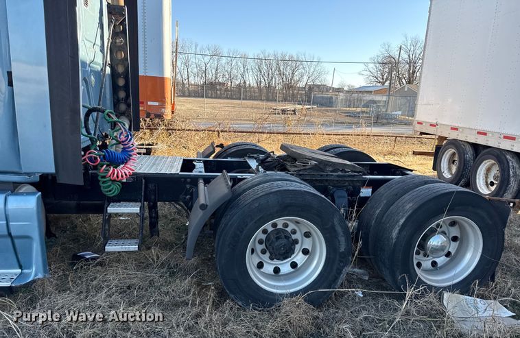 image for item EN0479 2012 Freightliner Cascadia 125 semi truck