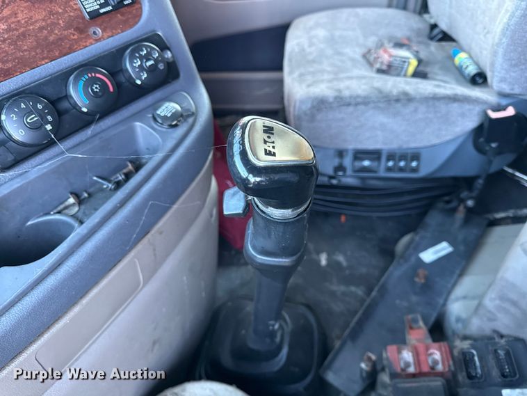 image for item EN0479 2012 Freightliner Cascadia 125 semi truck