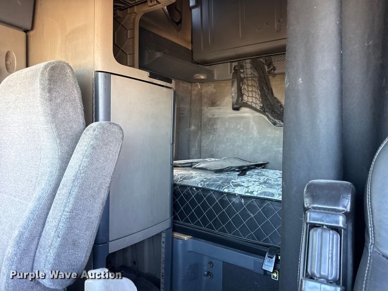 image for item EN0479 2012 Freightliner Cascadia 125 semi truck