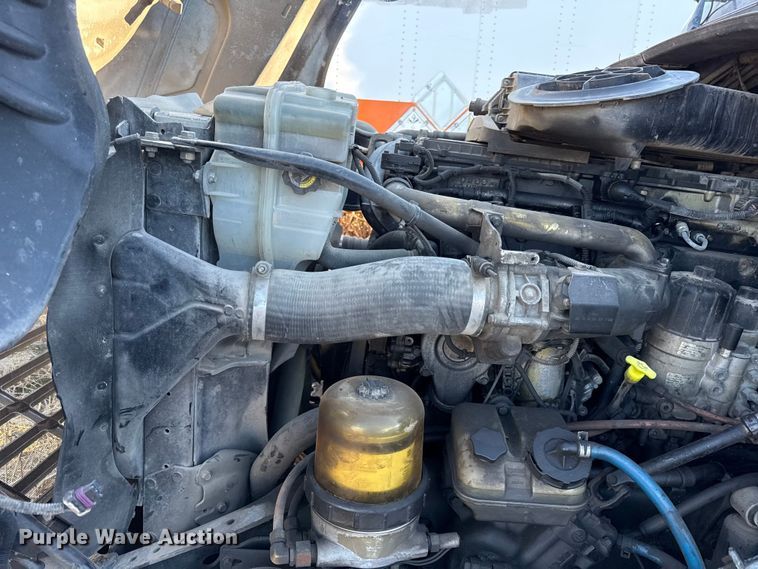 image for item EN0479 2012 Freightliner Cascadia 125 semi truck