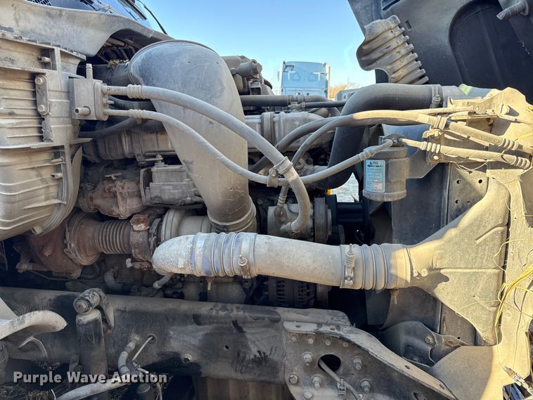 image for item EN0479 2012 Freightliner Cascadia 125 semi truck