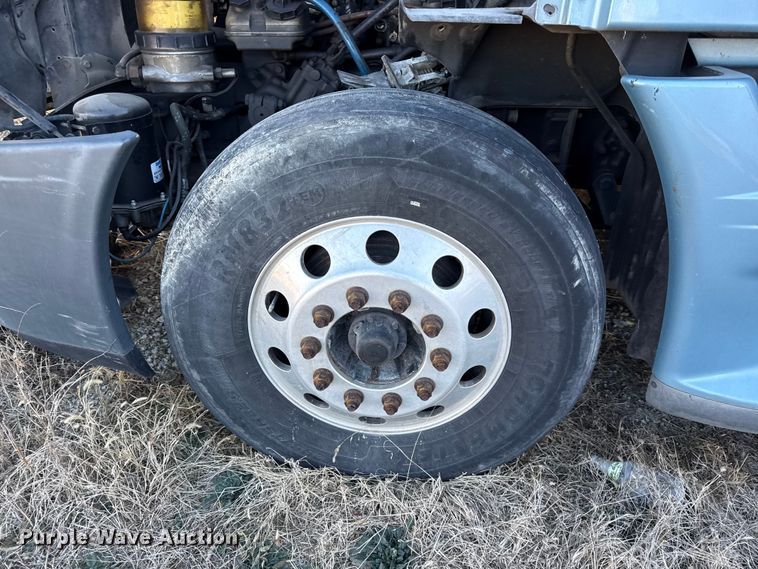 image for item EN0479 2012 Freightliner Cascadia 125 semi truck